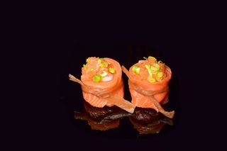 Ojakomaki Łosoś, tatar z tuńczyka