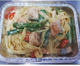 Fetuchini Con Salmón Y Espárragos