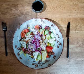 Salata cu piept de pui la grill