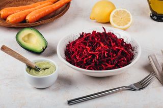 Gluten Free Salata de cruditati cu dressing de avocado