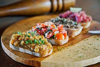 Брускети микс Бокончино