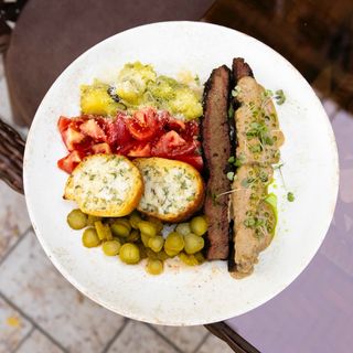 Брискет с толченным картофелем