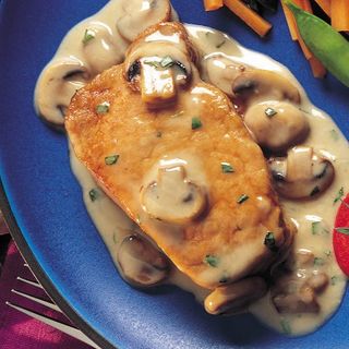 Porc înăbușit cu sos de ciuperci - 4 portii