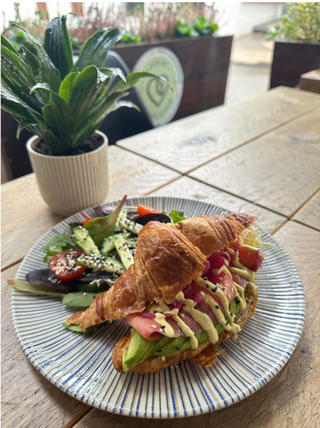 Smoked Salmón Croissant