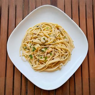 Makaroni ili špageti u umaku od gamberetti