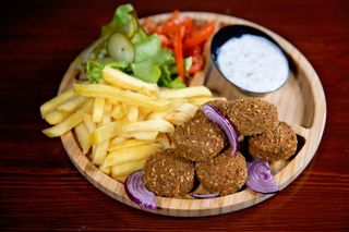Falafel farfurie + doza bautura racoritoare