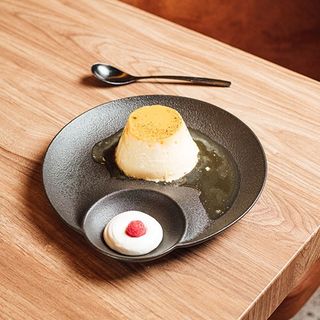 Flan De Vainilla Bourbon Con Nata Montada
