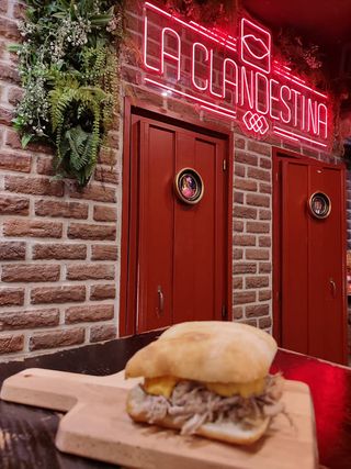 Bocadillo De Costilla Deshuesada