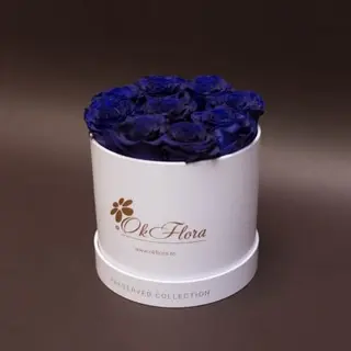 9 trandafiri criogenați albaștri în cutie de lux mică albă