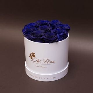 9 trandafiri criogenați albaștri în cutie de lux mică albă