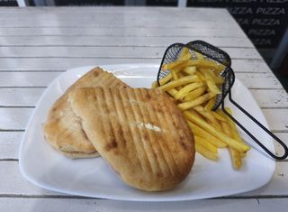 Pizza sendvič sa kulenom 400gr