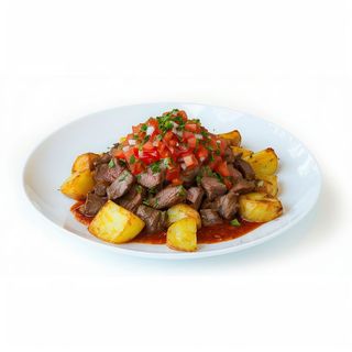 25. Tapa De Carne Con Patatas Y Salsa Turca