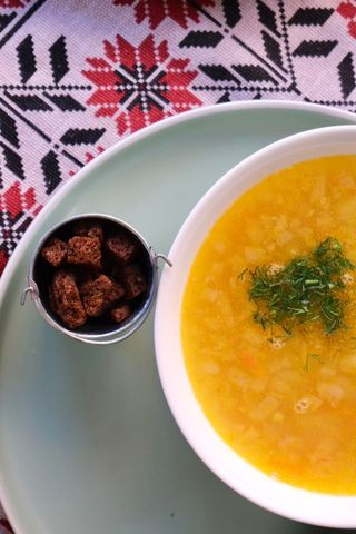 Pea soup with smoked meats and breadcrumbs