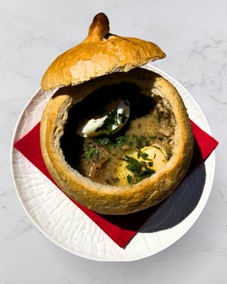 Staropolski żurek w chlebku