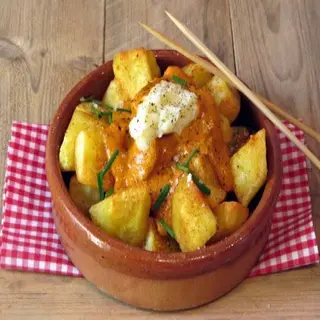 Ración De Patatas Bravas