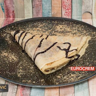 Slatka palačinka sa eurokremom i plazmom