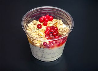 Йогурт с чиа, мед и мюсли (200г)