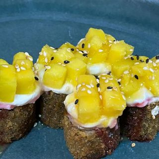 S7 MAKI SALMAO FRITO COM  MANGA 