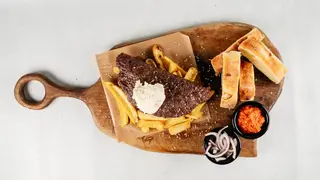 Gurmanska pljeskavica s pomfritom