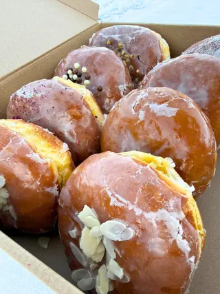 Pączki niespodzianka z nadzieniem kremowym