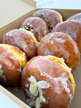 Pączki niespodzianka z nadzieniem owocowym