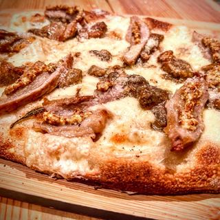 CEPS, MOZZARELLA, PARMESANO, SECRETO Y MOSTAZA CON MIEL