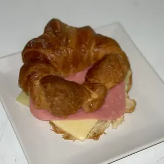 Croissant con Jamón-Queso