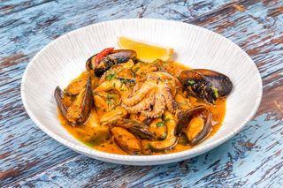 Tigaie cu fructe de mare