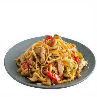 Tallarines De Pollo Con Verdura Variadas