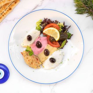 Degustacion de nuestras cremas tradicionales con 4 panes de pita