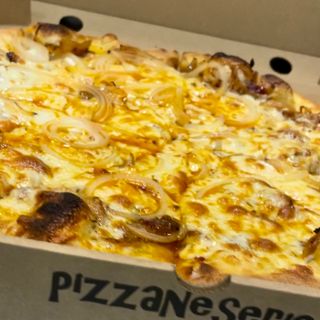 Pizzanesa Pollo Fugazzeta 