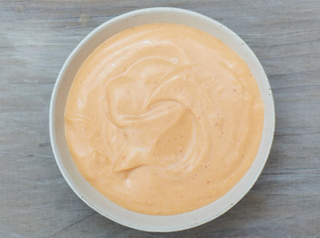 Срирача-мейо сос