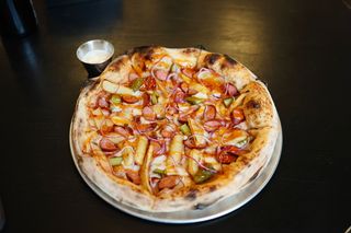 Піца з мисливськими ковбасками (530/30г)