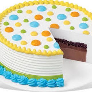 Queen and Round Cake