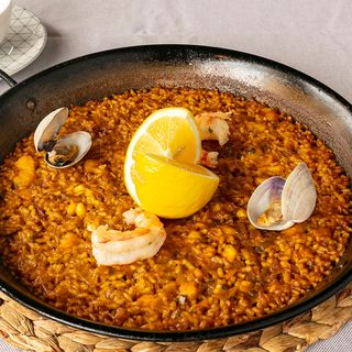 Arroz Marinero Con Verduras, Limpio Para No Mancharse. Ración