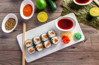 Ролл Спайси унаги маки