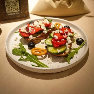 Ою (Құлпынай қосылған тіскебасар)