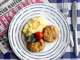 Котлети з лососем і окунем з картопляним пюре (250g)