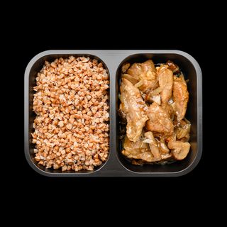 Ошийок смажений з грибами, цибулею та гречкою