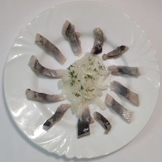 Оселедець з цибулею (120г)