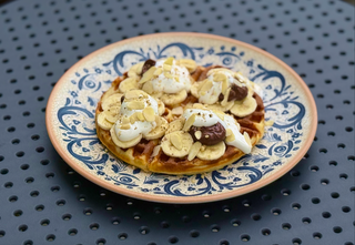 Вафлі з бананом, нутелою та кремом, 240г