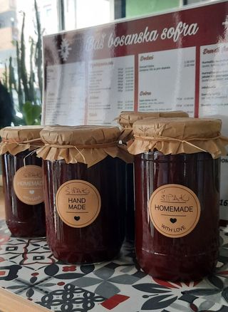 Pekmez od šumskog šipurka