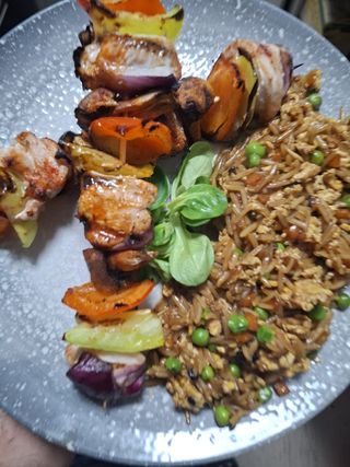 Frigarui de pui cu legume