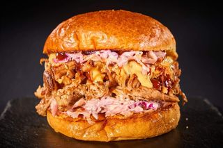 Дърпано Свинско с BBQ бургер меню