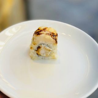 Uramaki Vieira Gratinatti (Ración)