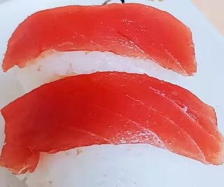 #52 Niguiri De Atún (2 Uds.)