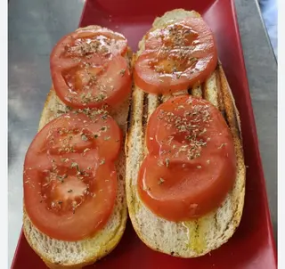 Pan Con Ajo Y Tomate