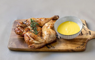 Pollo A La Brasa Entero Con Salsa De Mantequilla Y Limón