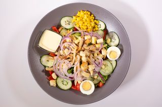 Pileća salata  sa jajetom