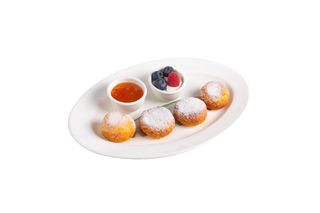 Сырники со сметаной и джемом